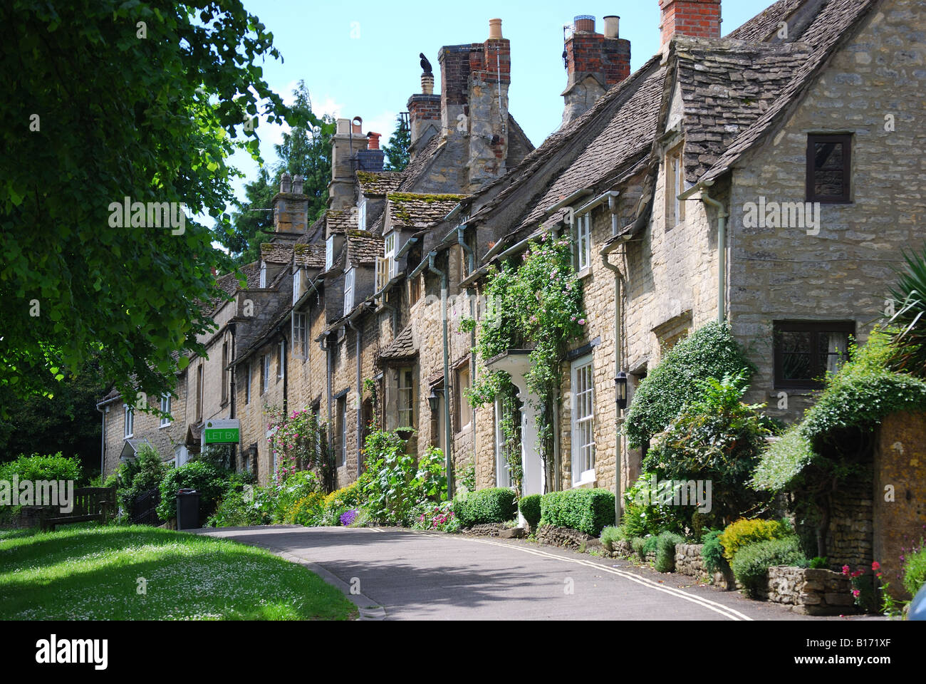 Rangée de cottages, East High Street, Burford, Cotswolds, Oxfordshire, Angleterre, Royaume-Uni Banque D'Images