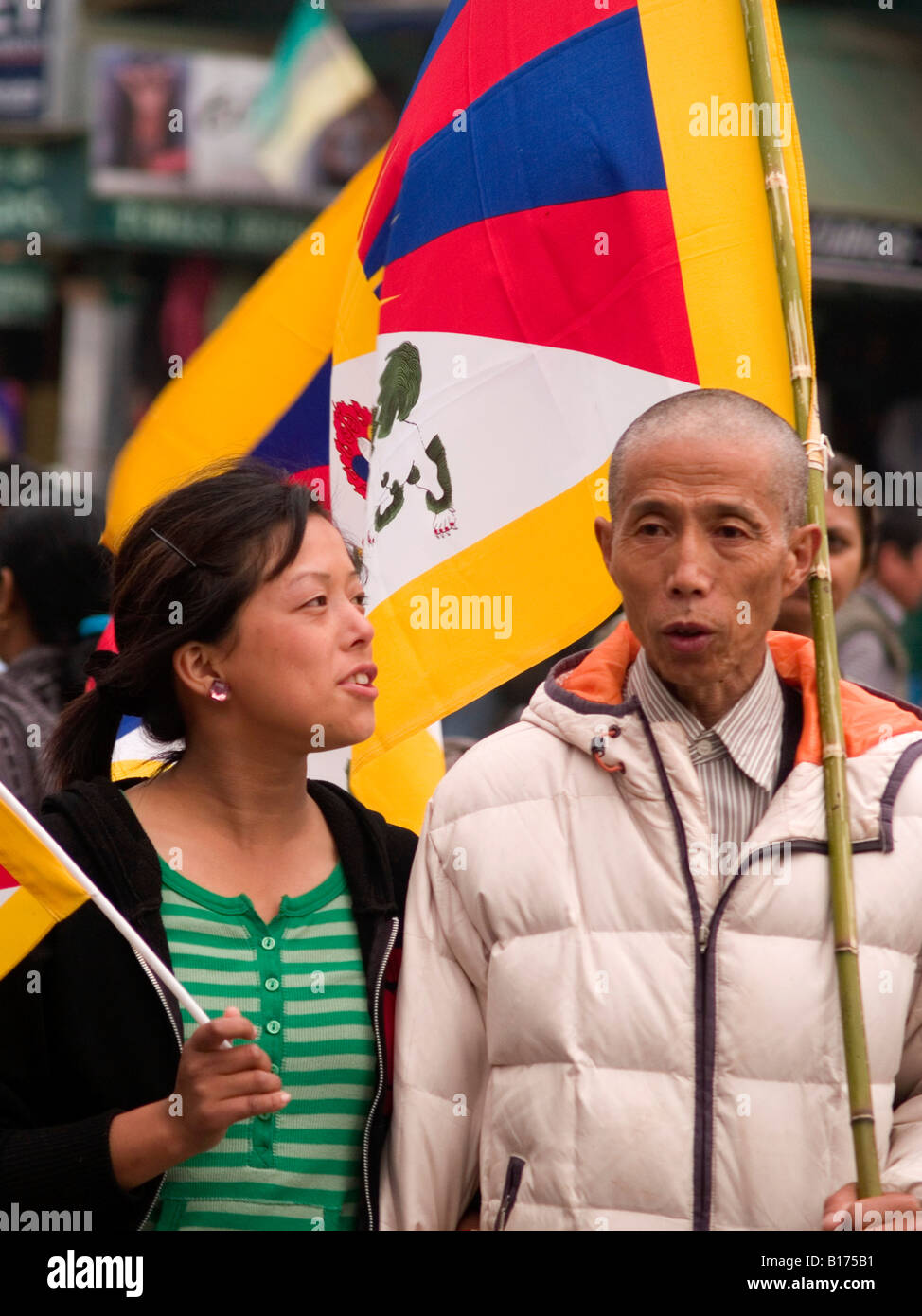 Père et fille protester contre les Chinois au rallye tibétain Banque D'Images