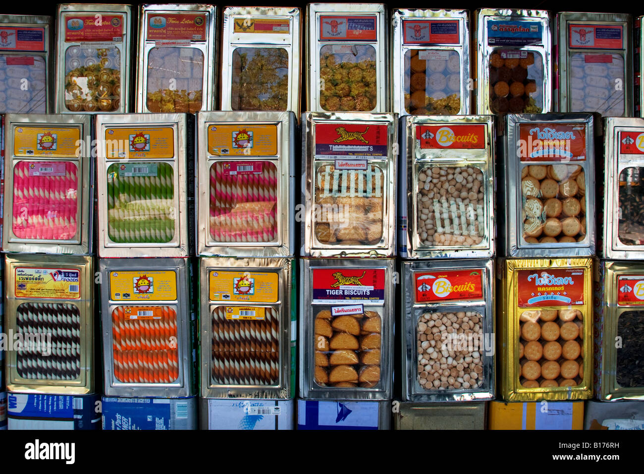 Négociants - négoces bois sweet shop boîtes sur afficher dans un magasin à Chiang Mai Banque D'Images