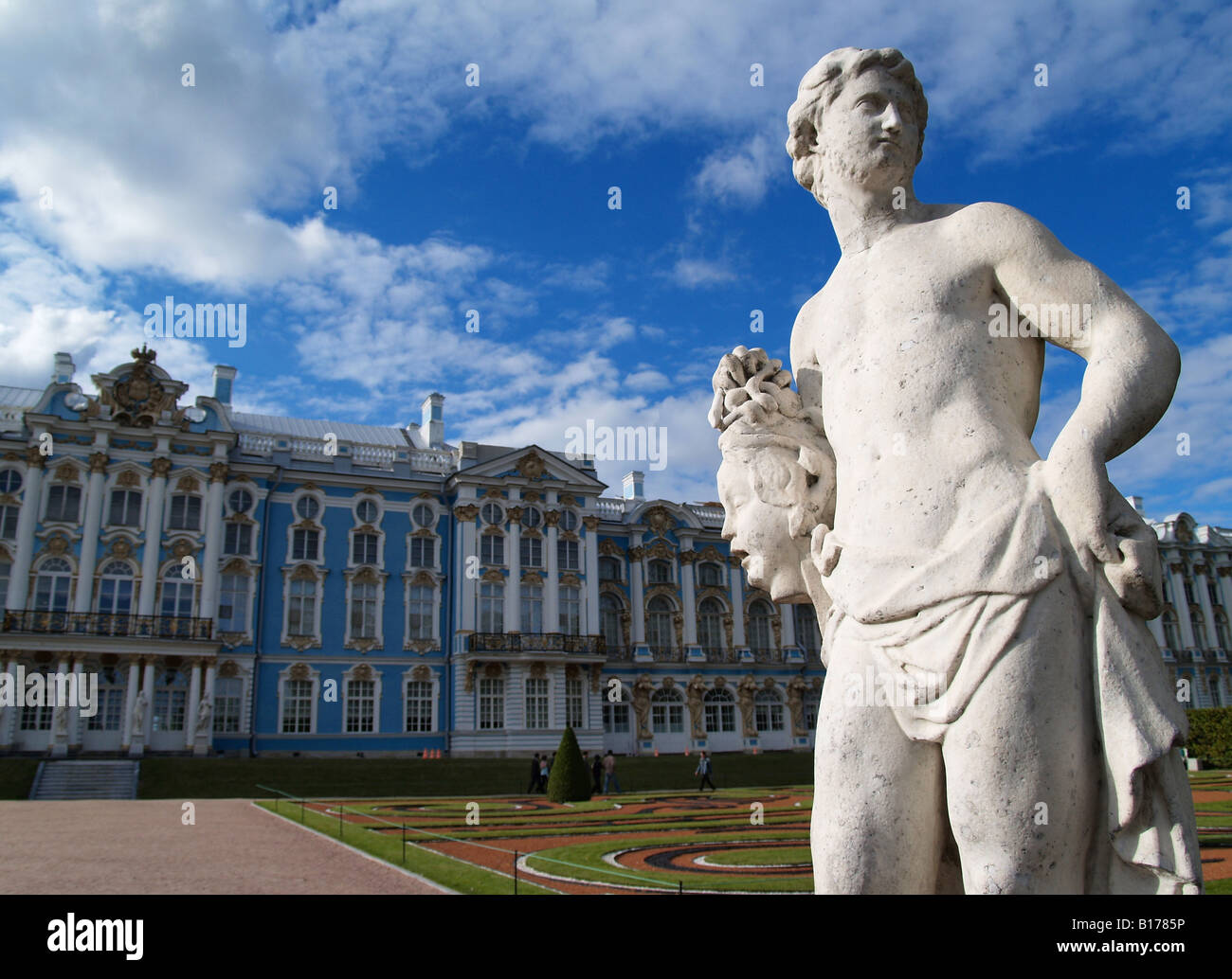 Sculpture en face du Palais de Catherine, Saint Petersburg, Russie Banque D'Images