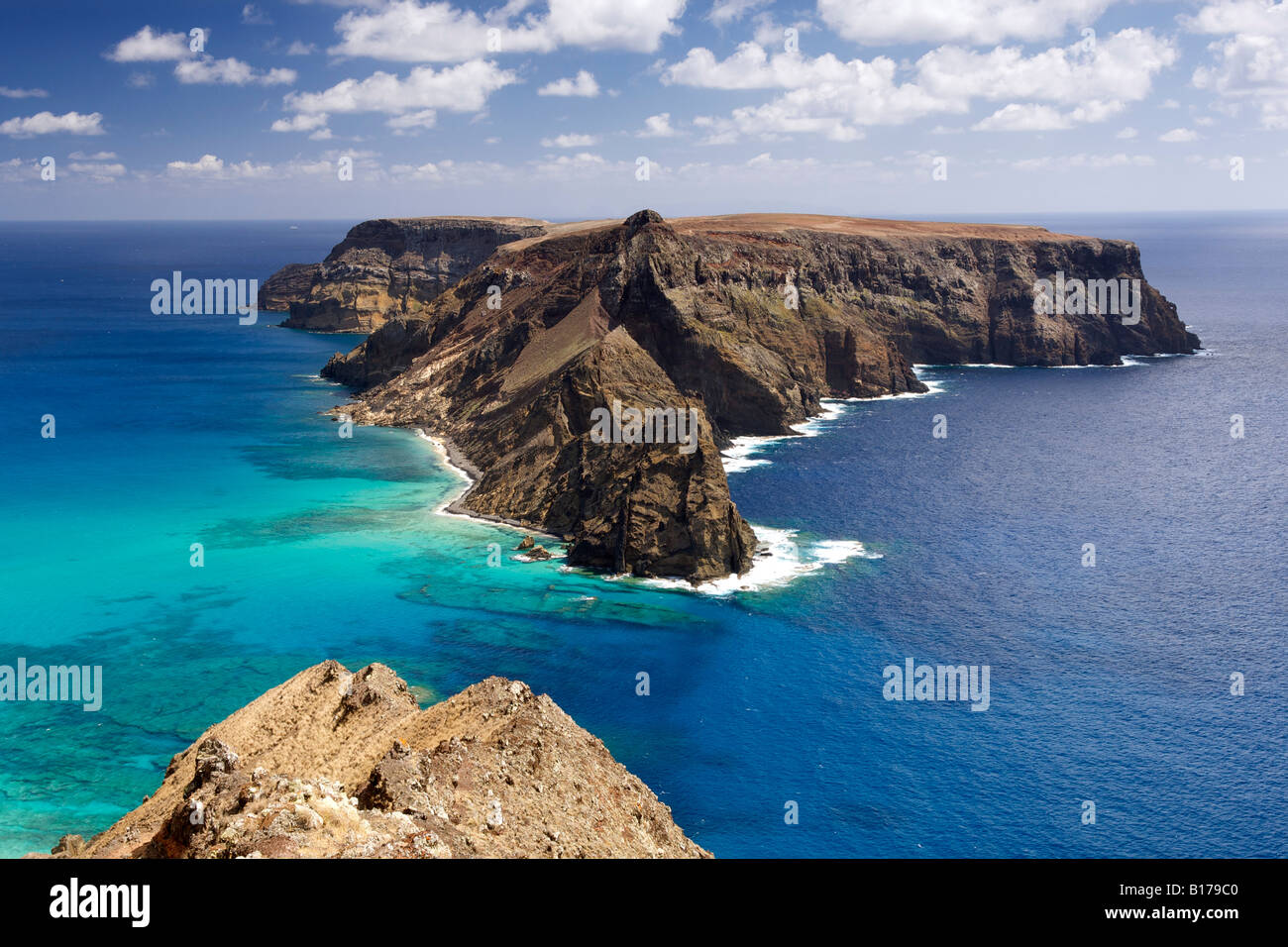 Voir d'Ilhéu de Baixo ou da Cal island au large de la côte de l'île atlantique portugaise de Porto Santo. Banque D'Images