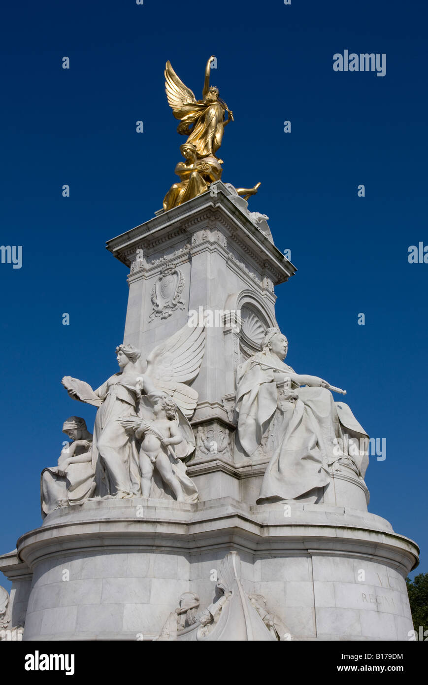 Le Monument de la reine Victoria ( LA MAJORITÉ QUALIFIÉE ) Mémoire sur le Mall à Londres Banque D'Images