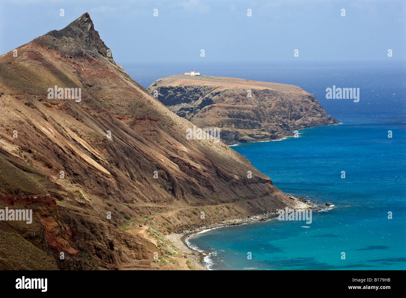 Vue sur la côte et Ilhéu de Cima island sur l'île de l'Atlantique portugais de Porto Santo. Banque D'Images