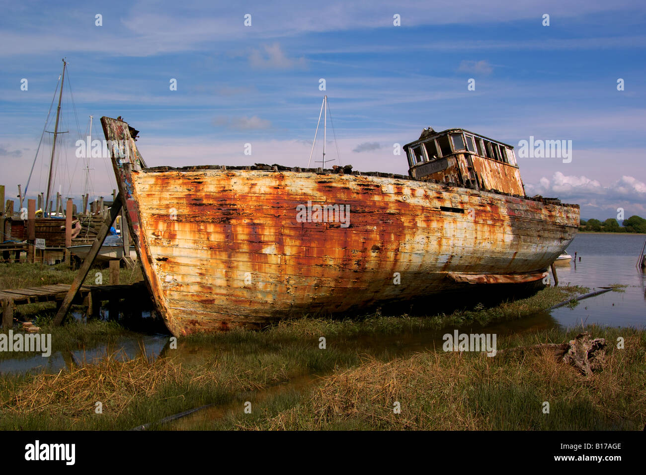 Vieux bateau de pêche amarré à Skippool Creek, Fleetwood, Lancashire. Banque D'Images
