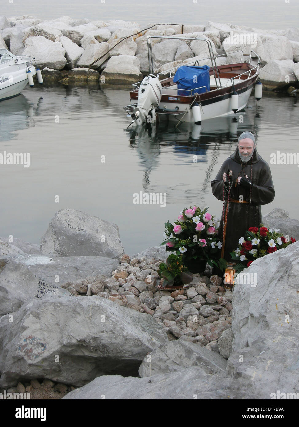 Statue de Padre Pio dans golfe de Naples - Campanie Italie du Sud Banque D'Images