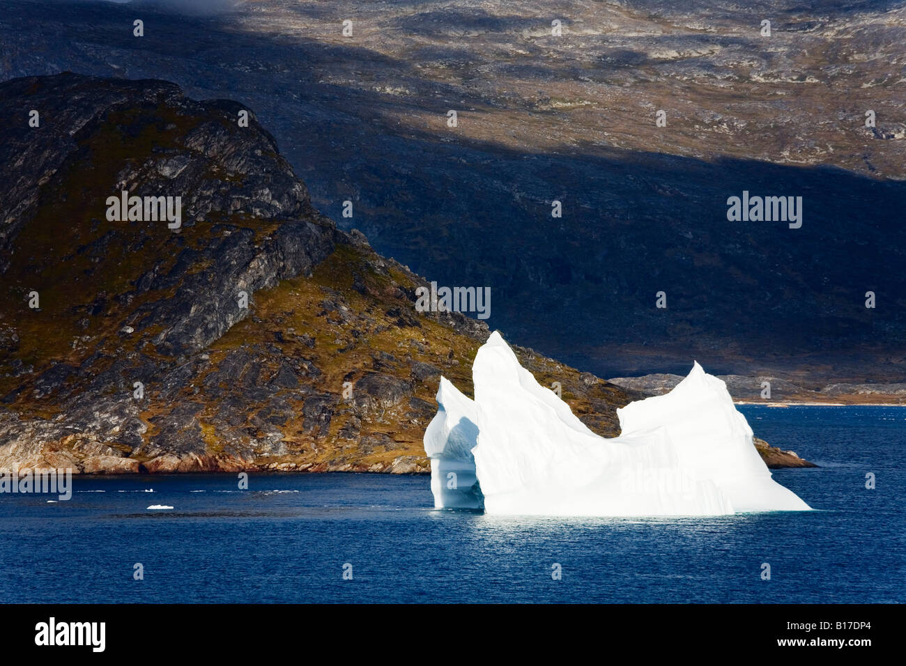 Les icebergs, île de Qoornoq, Province de Kitaa, le sud du Groenland, le Royaume de Danemark Banque D'Images