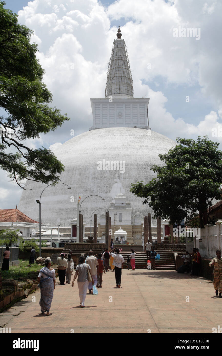 Dagoba Ruvanvelisaya, Anuradhapura, Sri Lanka. Banque D'Images