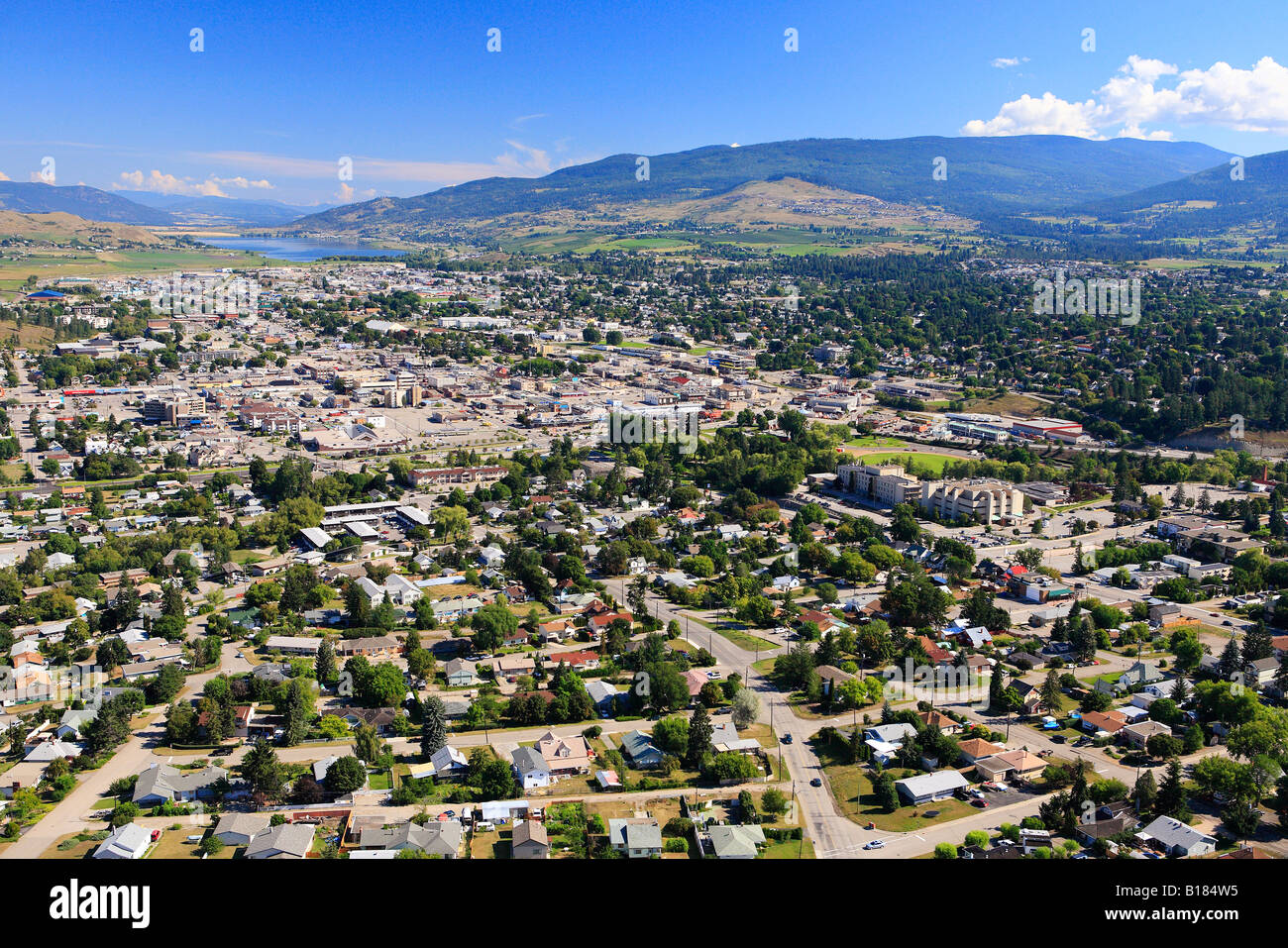 Vue aérienne du Nord à plus de ville de Vernon, ColombieBritannique, Canada Photo Stock Alamy