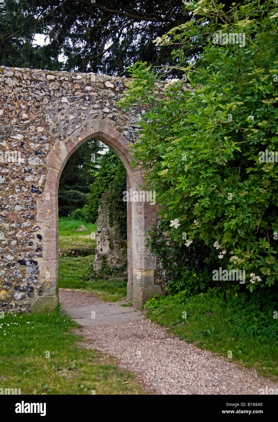 Passerelle en arc à Boxgrove Priory, West Sussex, Angleterre Banque D'Images