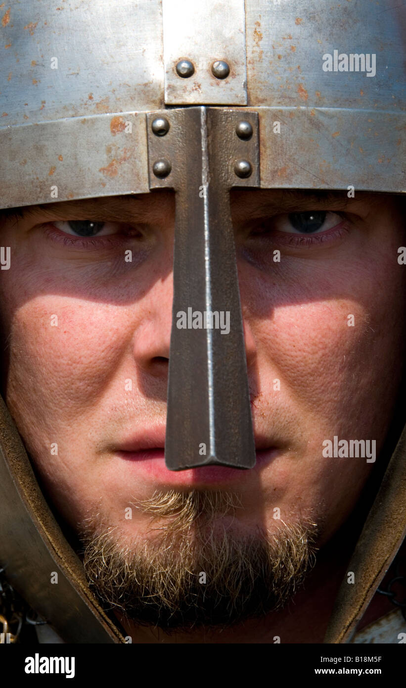 Viking à l'égard d'une groupe de reconstitution sur Lindisfarne où les Vikings a envahi dans AD794 Banque D'Images