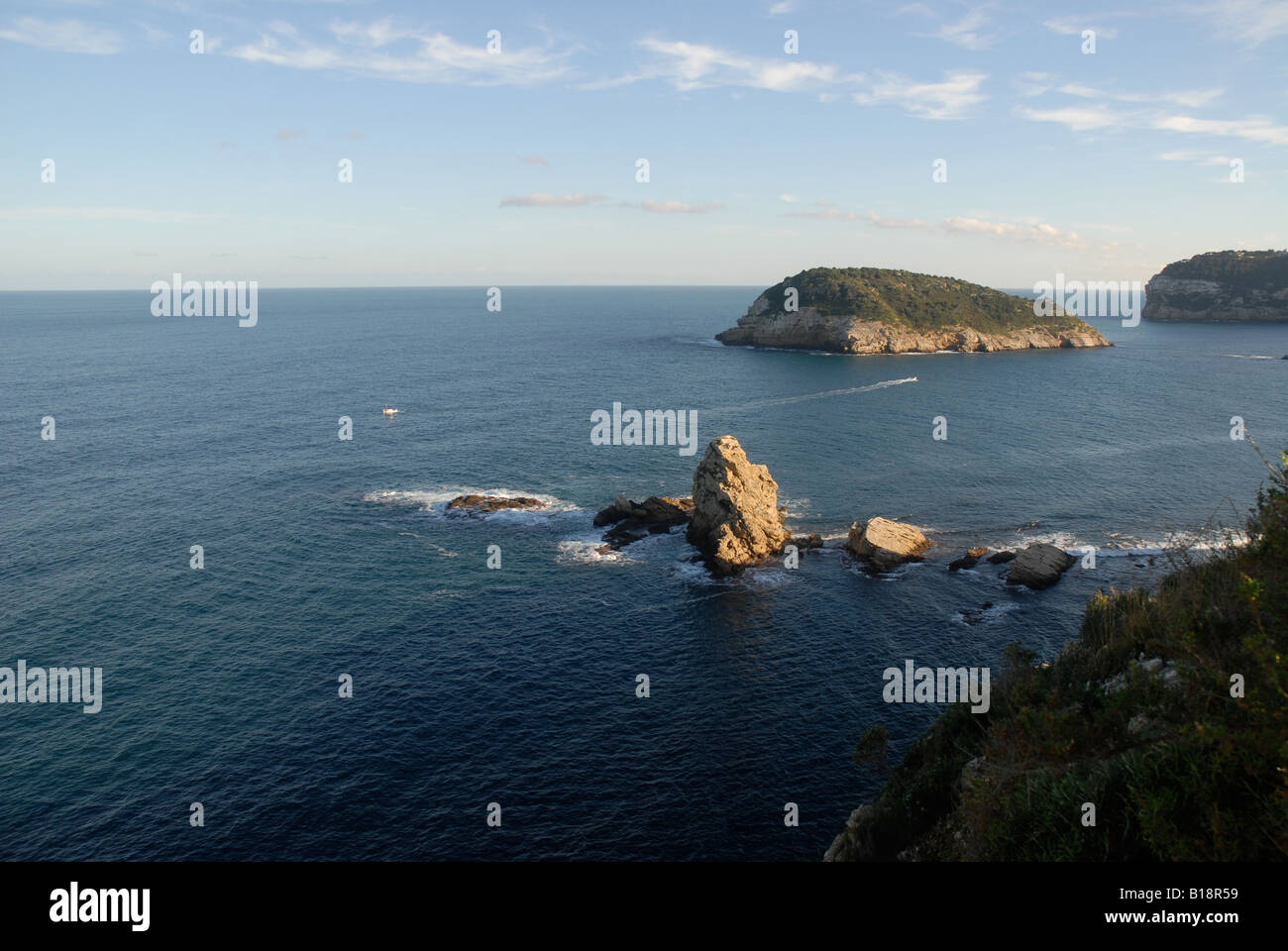 Vue depuis Cabo de San Martin de l'île de Portichol et Cabo de la Nao, Javea, Alicante Province, Comunidad Valenciana, Espagne Banque D'Images