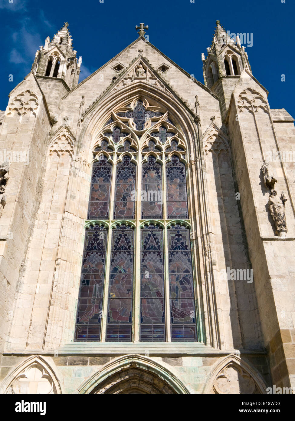 Détail de la grande fenêtre au-dessus de l'entrée principale de Howden Minster, Howden, East Yorkshire, UK Banque D'Images