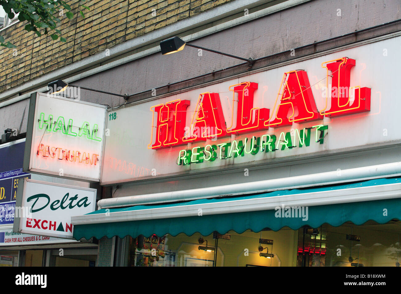 United Kingdom Central London W2 Edgware road sign restaurant halal Banque D'Images