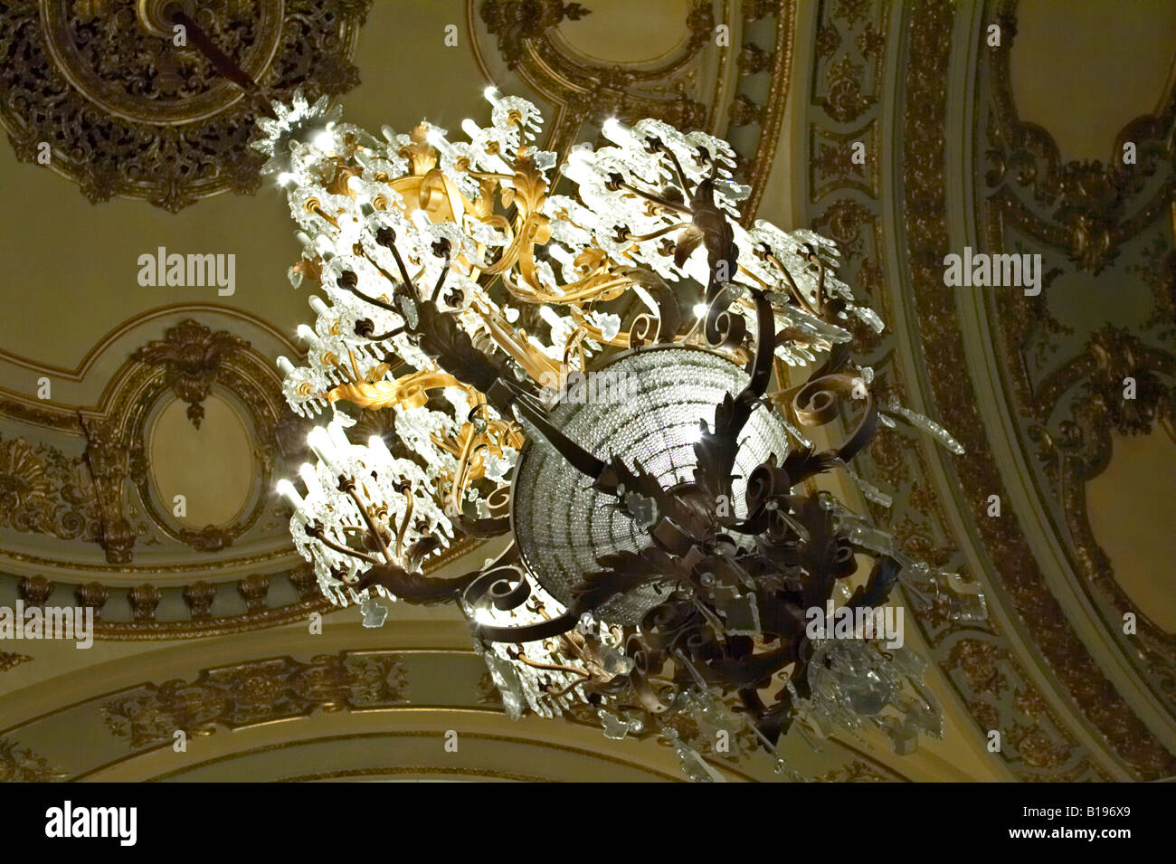 Le Massachusetts Boston de l'Opéra Théâtre au centre-ville de Theatre district bâtiment nouveau lustre en hall Banque D'Images