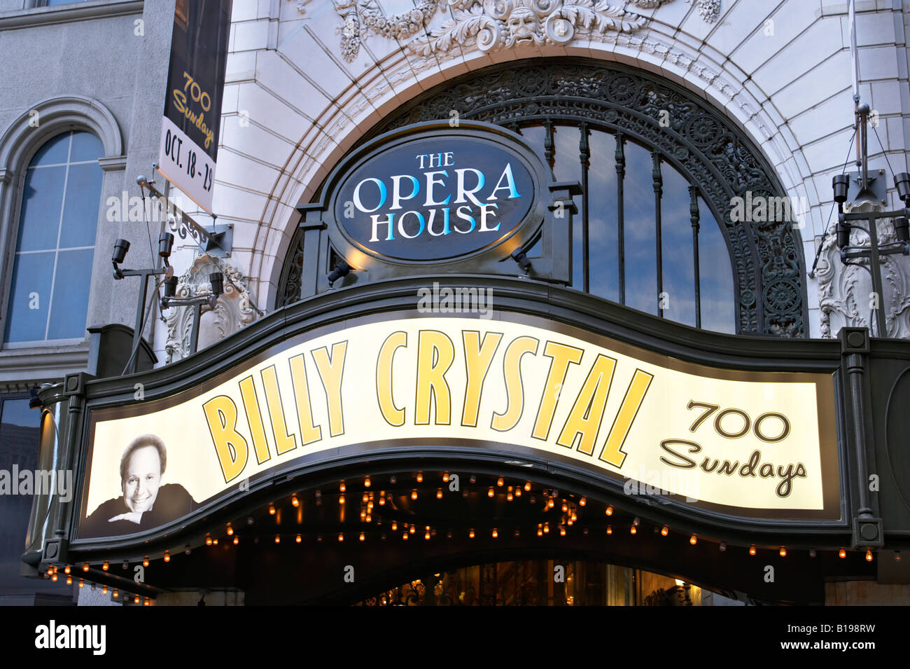 Le Massachusetts Boston de l'Opéra Théâtre au centre-ville de Theatre district bâtiment nouveau chapiteau et signer sur entrée Banque D'Images