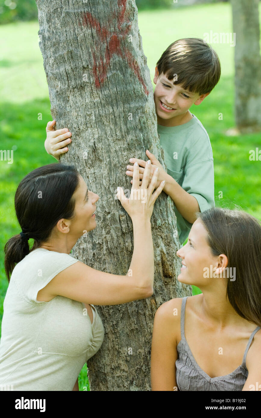 Le Fils De Ou Le Fils à La mère et le fils, fille de l'adolescence de Faire place au tree