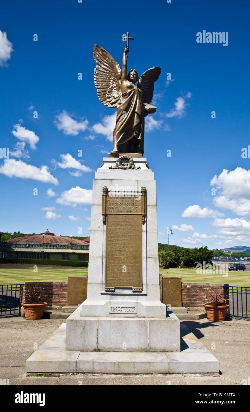 Le Rothesay War Memorial la figure d'un Ange tenant une croix, île de Bute, ARGYLL & BUTE, Ecosse. Banque D'Images