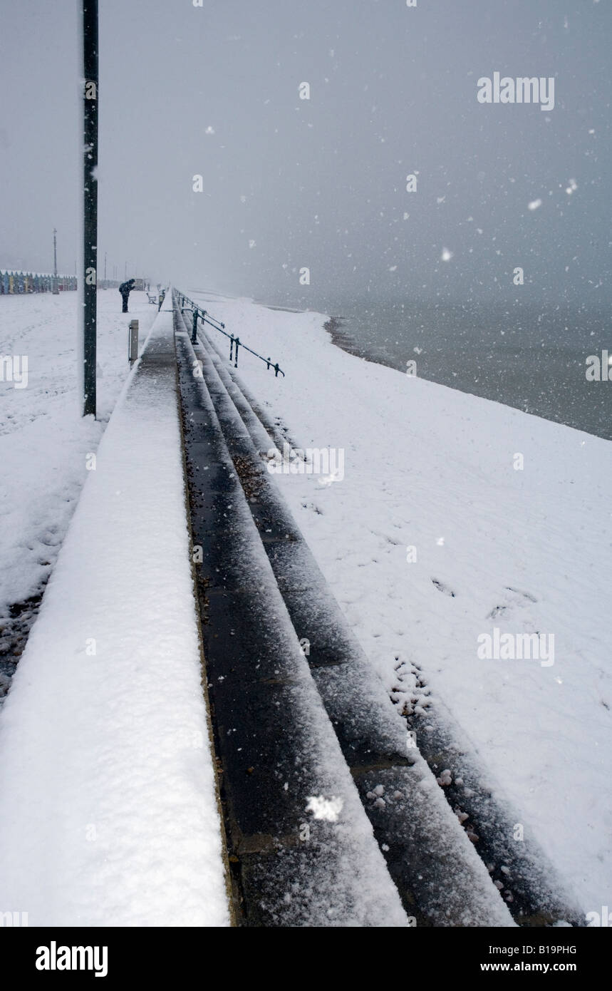 La plage couverte de neige Hove East Sussex Banque D'Images