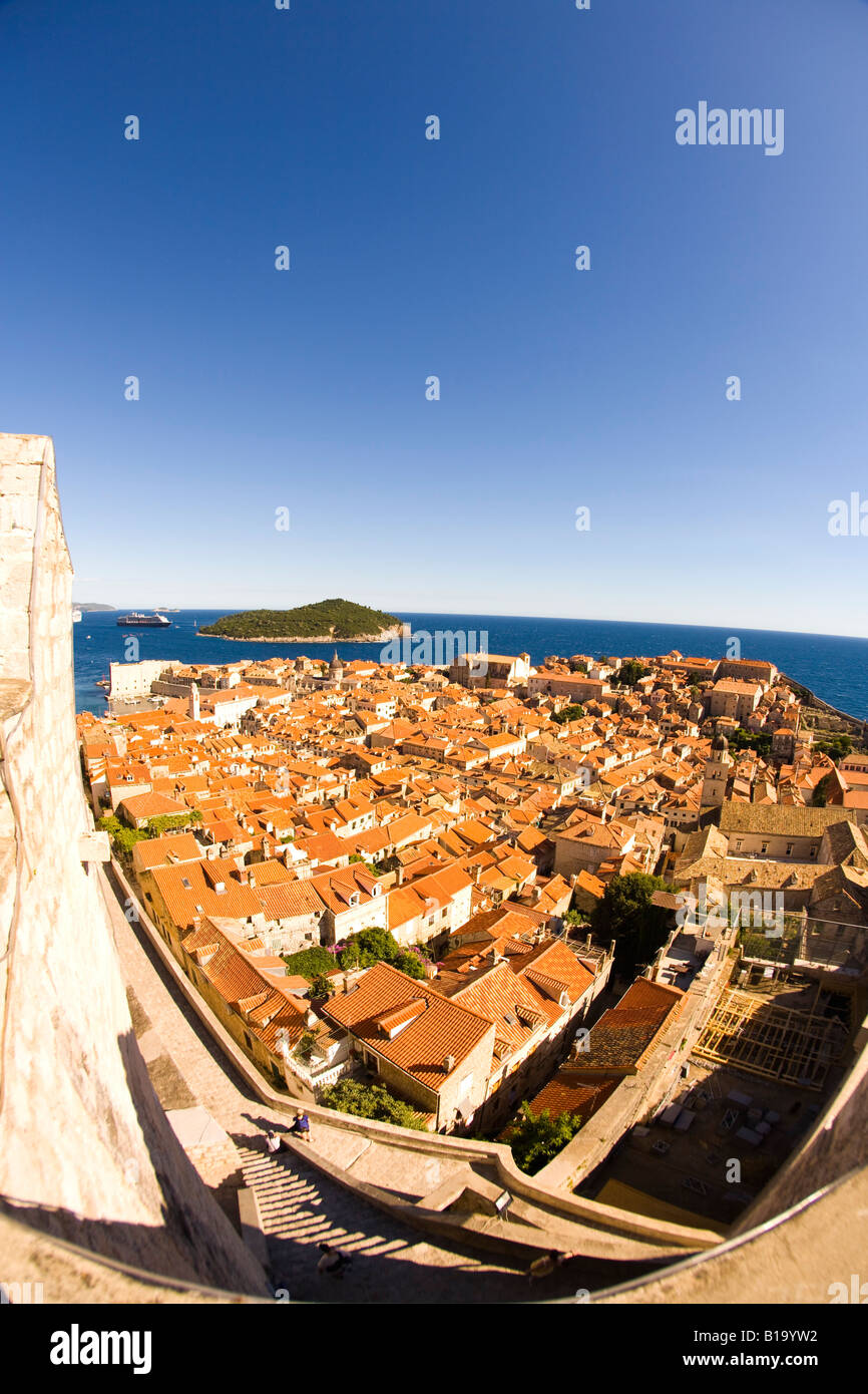 Voir à partir de la vieille ville à pied, la ville fortifiée de Dubrovnik, l'extrémité est de la Croatie, la côte dalmate, Mer Adriatique, Croatie Banque D'Images