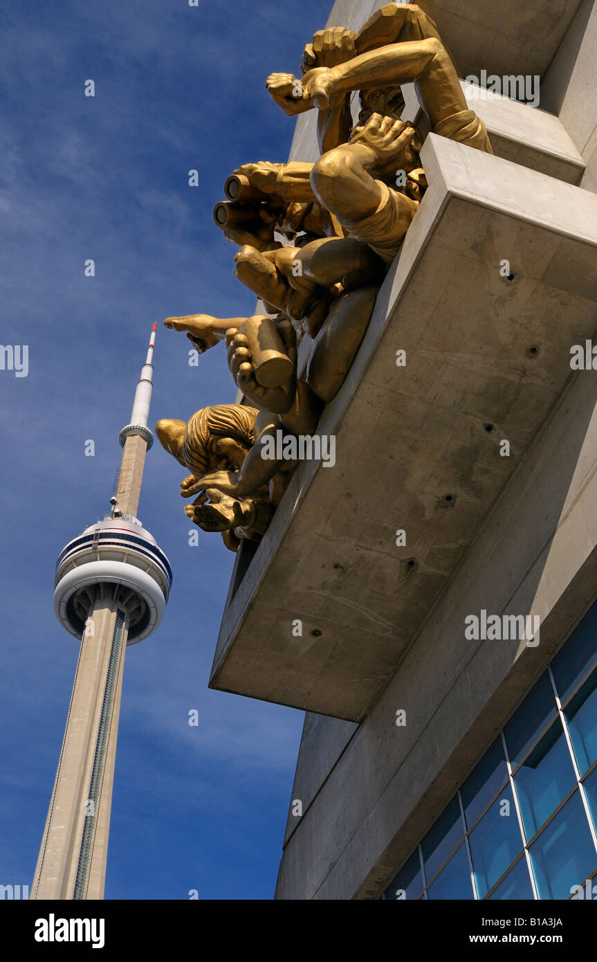 Sculpture en spectateur des sièges de loge au Centre Rogers Skydome pointant vers la tour CN à Toronto Banque D'Images