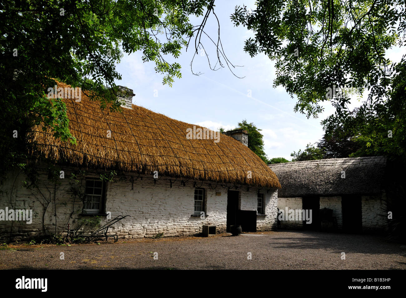 Une maison de ferme traditionnelle dans la campagne irlandaise. Banque D'Images