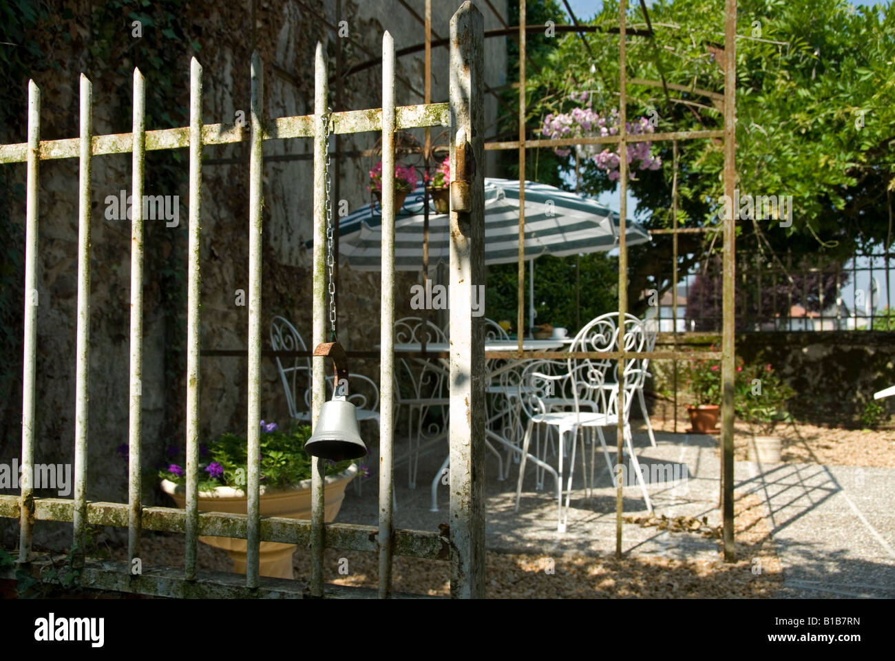 Stock photo d'une terrasse de café français Banque D'Images