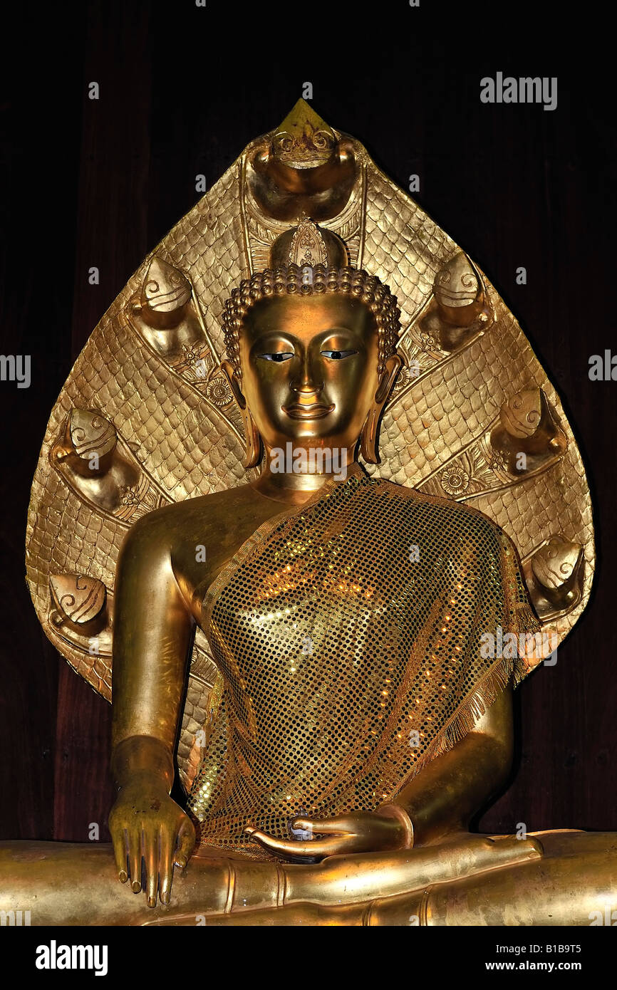 Statue de Bouddha en méditation. Wang wiwekaram Sangkhla Buri, temple, la Thaïlande. Banque D'Images