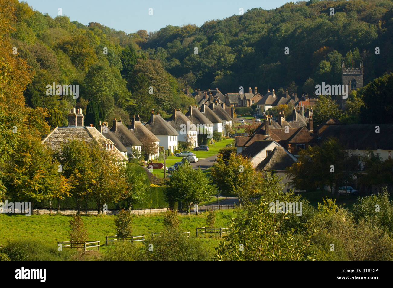 Avis de Milton Abbas Village de Dorset. Banque D'Images