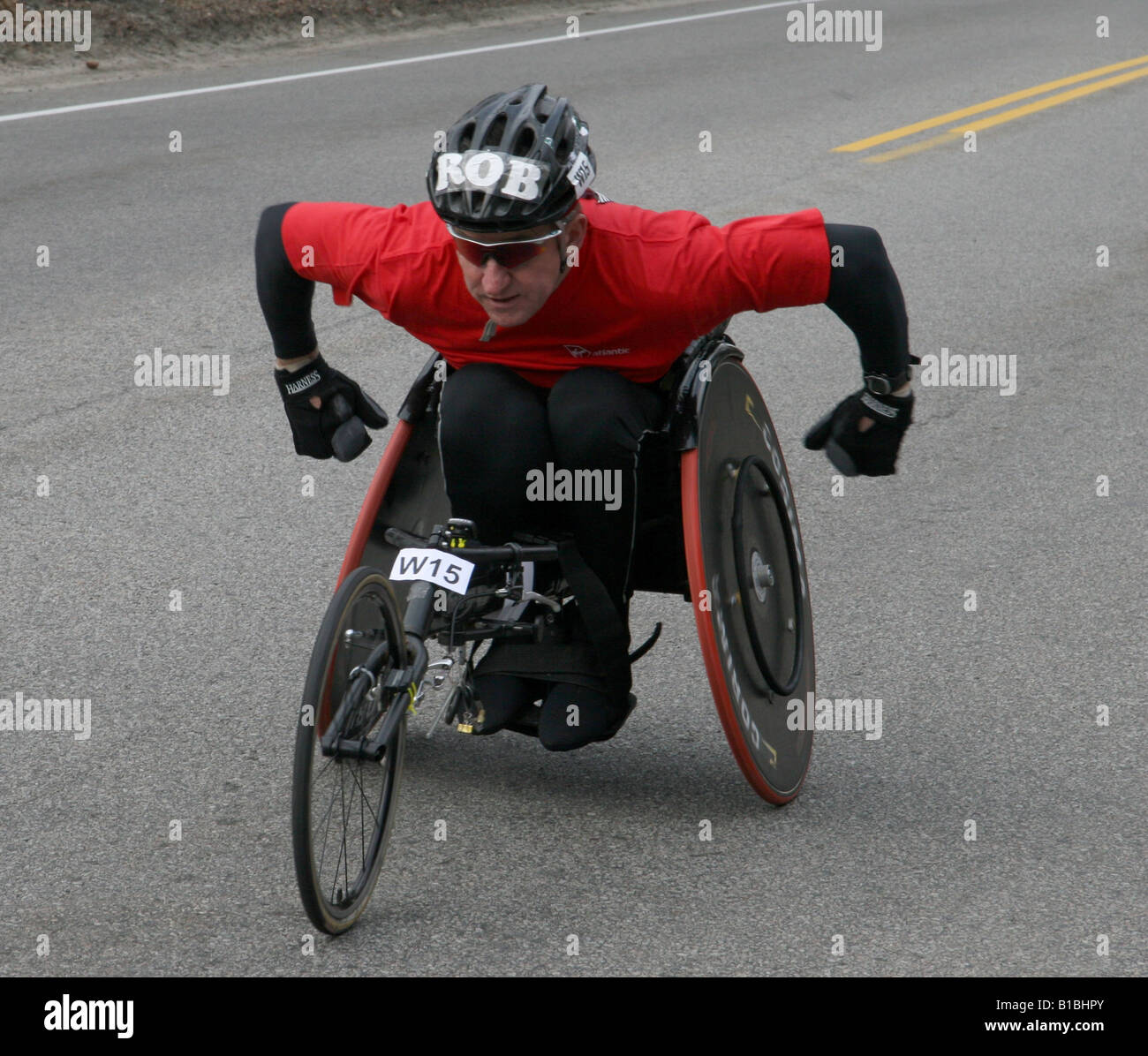 En fauteuil roulant au Marathon de Boston 2008. 21 avril 2008, à Hopkinton (Massachusetts). Banque D'Images