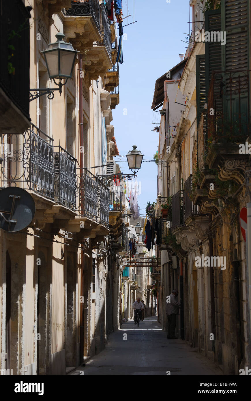 Rue étroite de Piazza Pancali, Ortigia, Isola di Ortigia, Syracuse, Sicile, Italie Banque D'Images