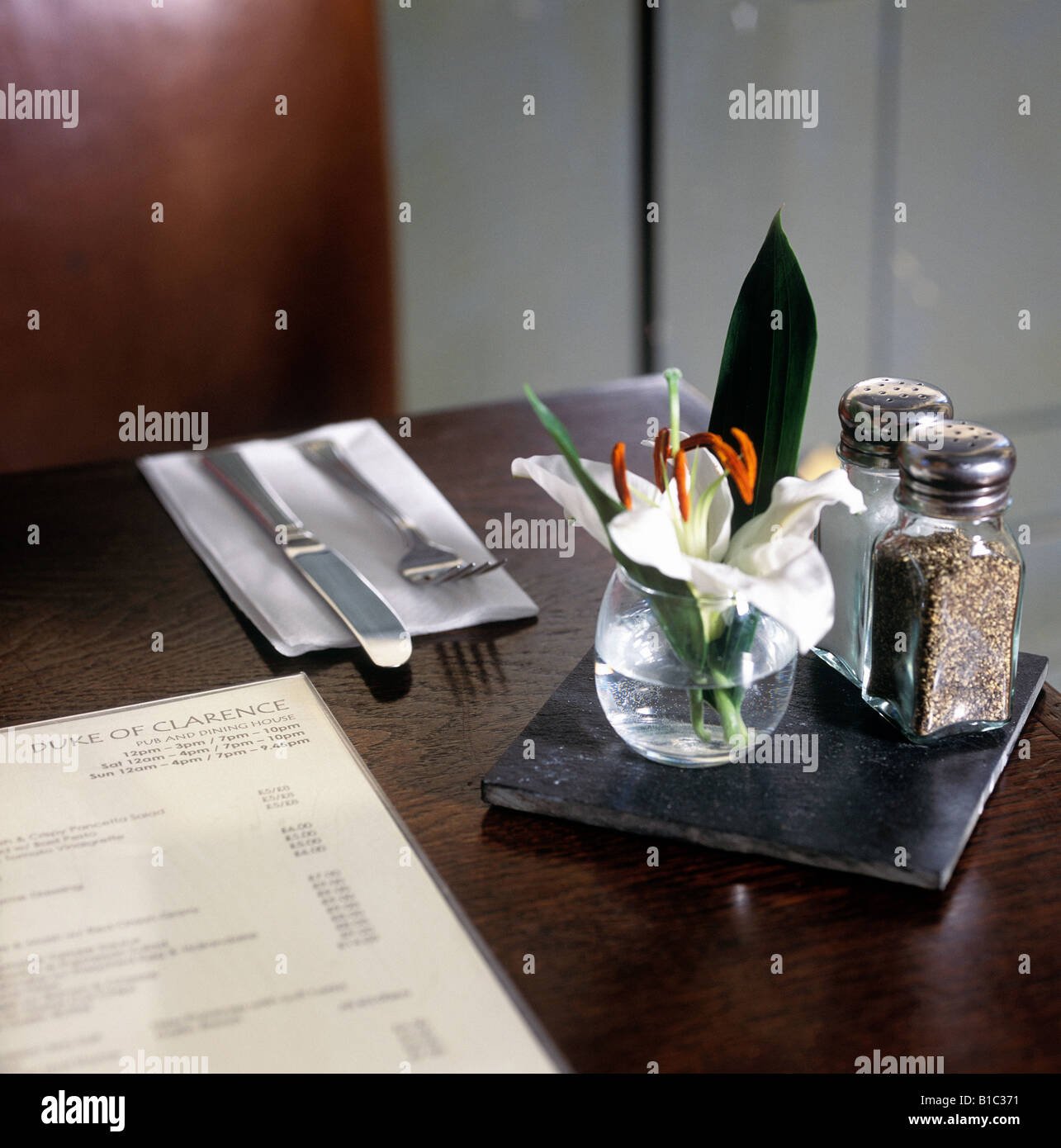 Une table dans un gastro pub Banque D'Images