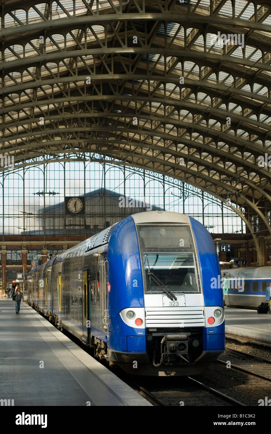 SNCF TER train régional à la gare Lille Flandres, France Banque D'Images
