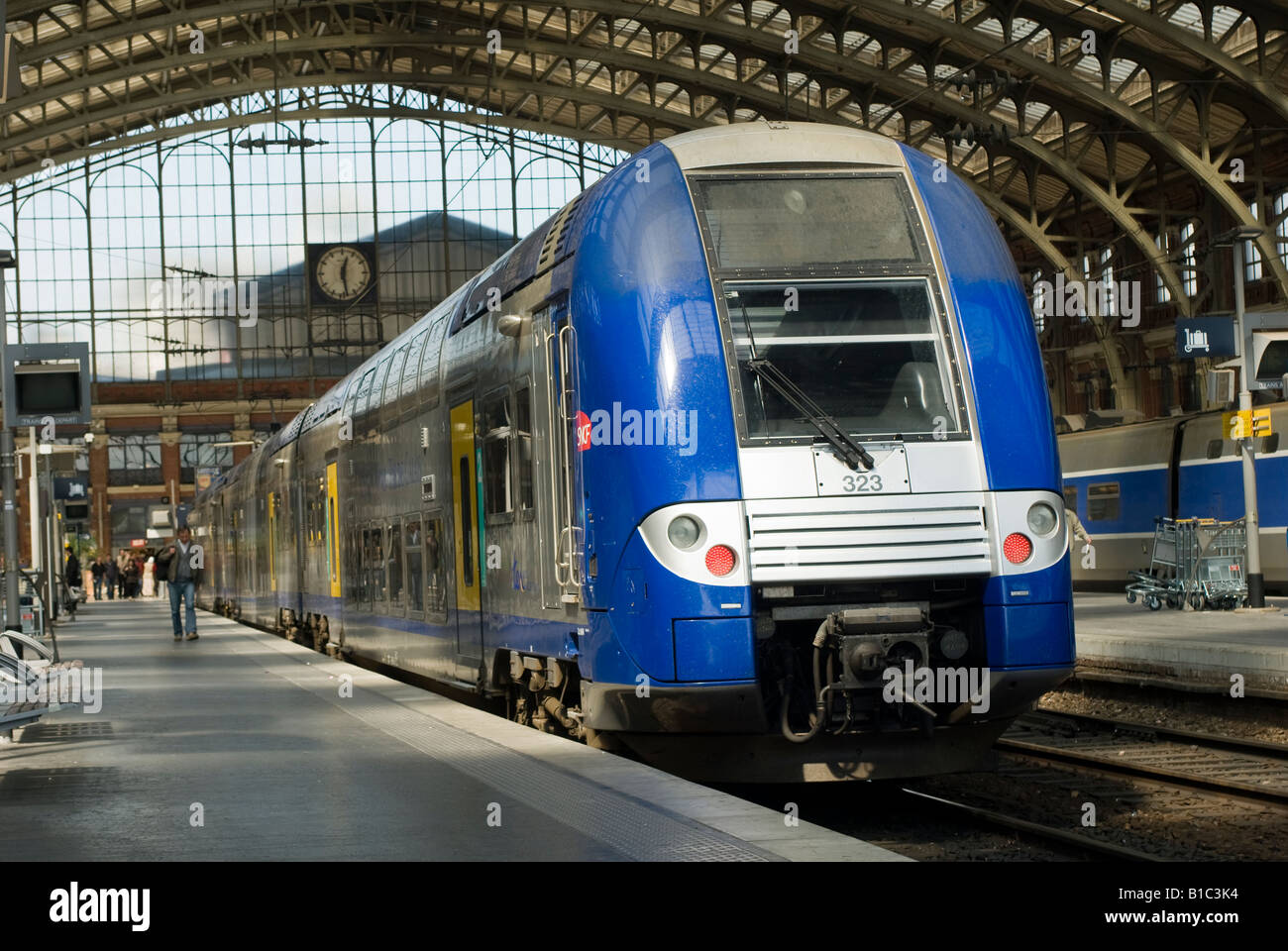 SNCF TER train régional à la gare Lille Flandres, France Banque D'Images