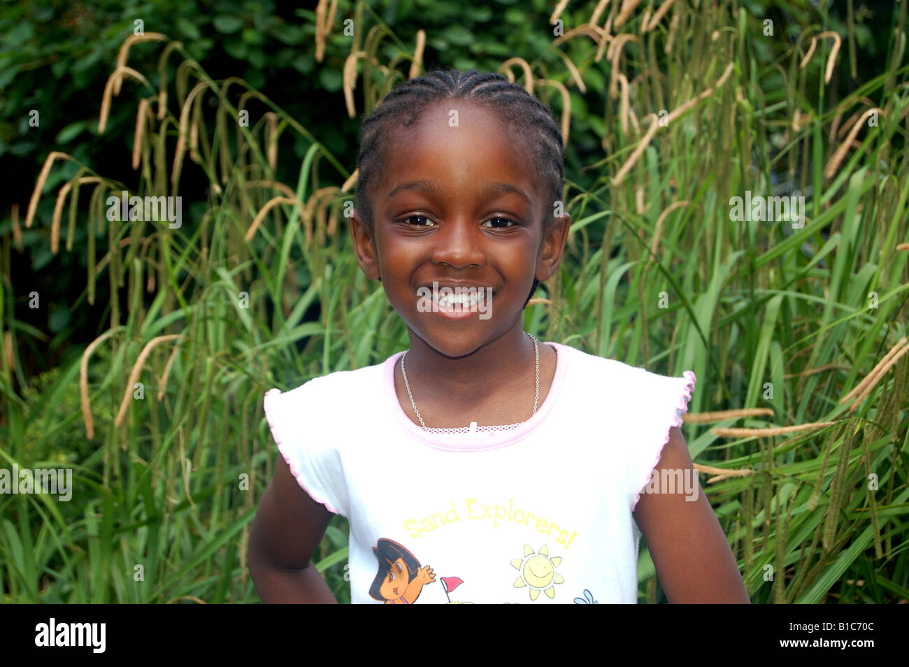 Portrait of a beautiful smiling afro-caribéenne girl Banque D'Images