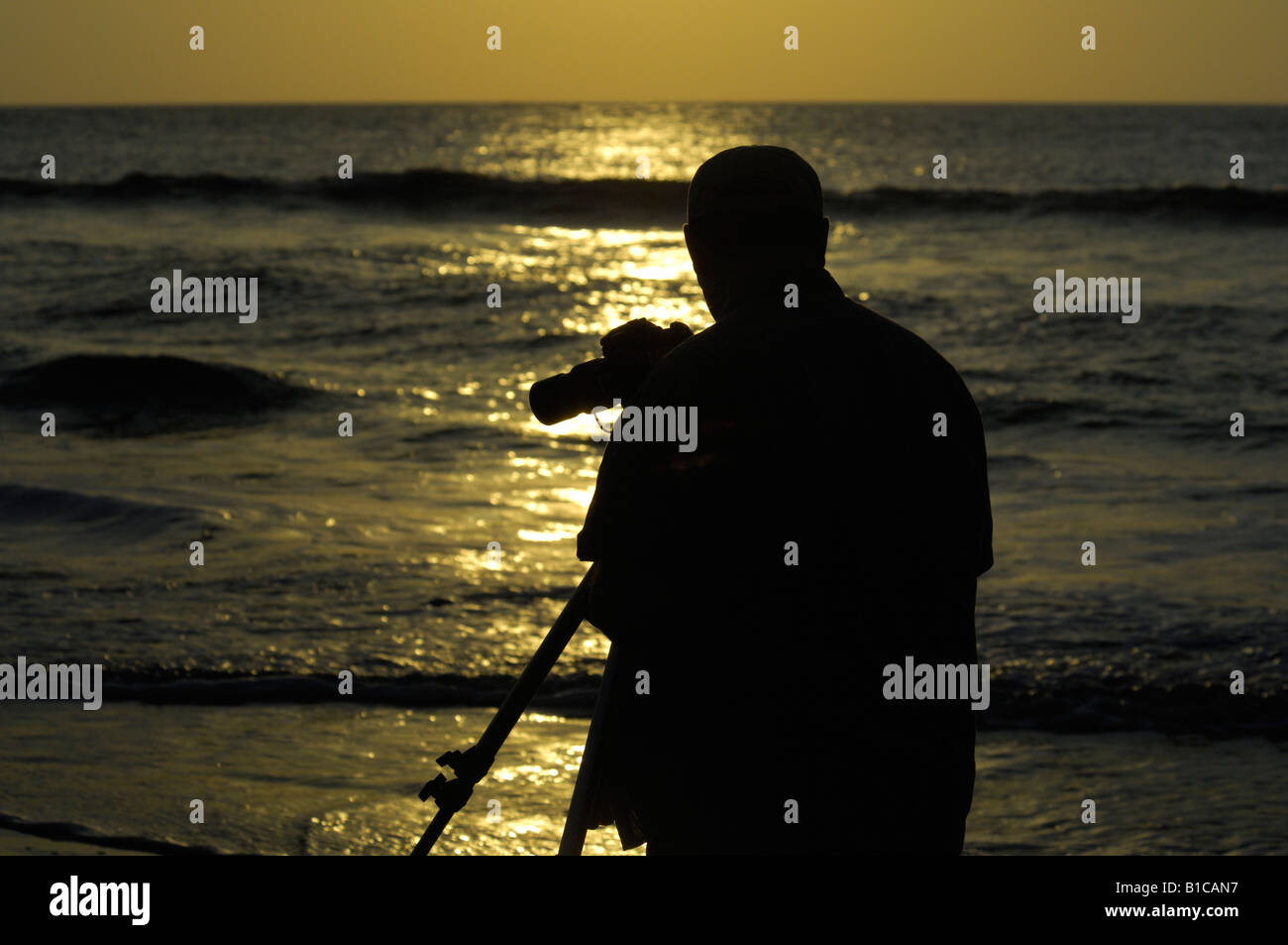 Photographe juste après le lever du soleil sur l'île de chasse, Caroline du Sud, USA Banque D'Images