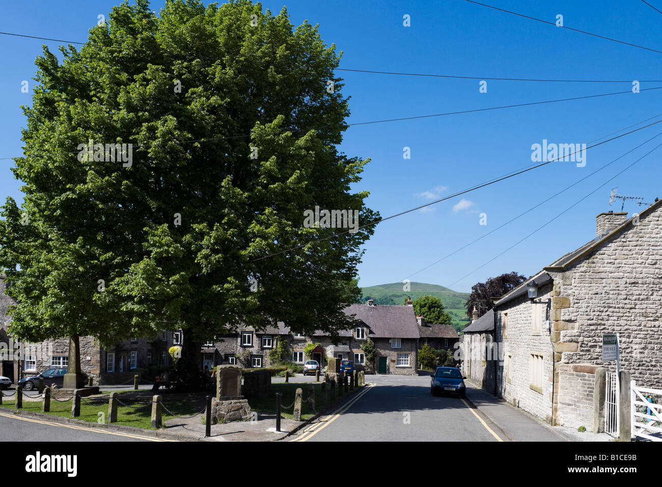 Place du marché, Castleton, Peak District, Derbyshire, Angleterre, Royaume-Uni Banque D'Images