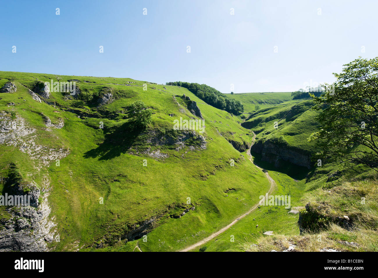 Vue depuis l'arrière salls de Château de Peveril, Castleton, Peak District, Derbyshire, Angleterre, Royaume-Uni Banque D'Images