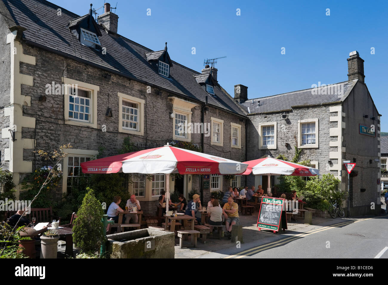 Le Château Pub, Castleton, Peak District, Derbyshire, Angleterre, Royaume-Uni Banque D'Images