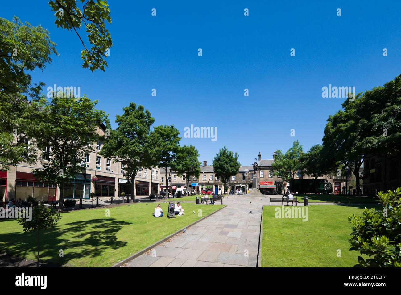 Park dans le centre-ville, Place Norfolk, Glossop, Peak District, Derbyshire, Angleterre, Royaume-Uni Banque D'Images