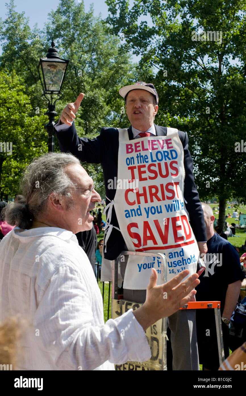 Prédicateur chrétien et heckler. Speakers Corner, Hyde Park, Londres, Angleterre Banque D'Images
