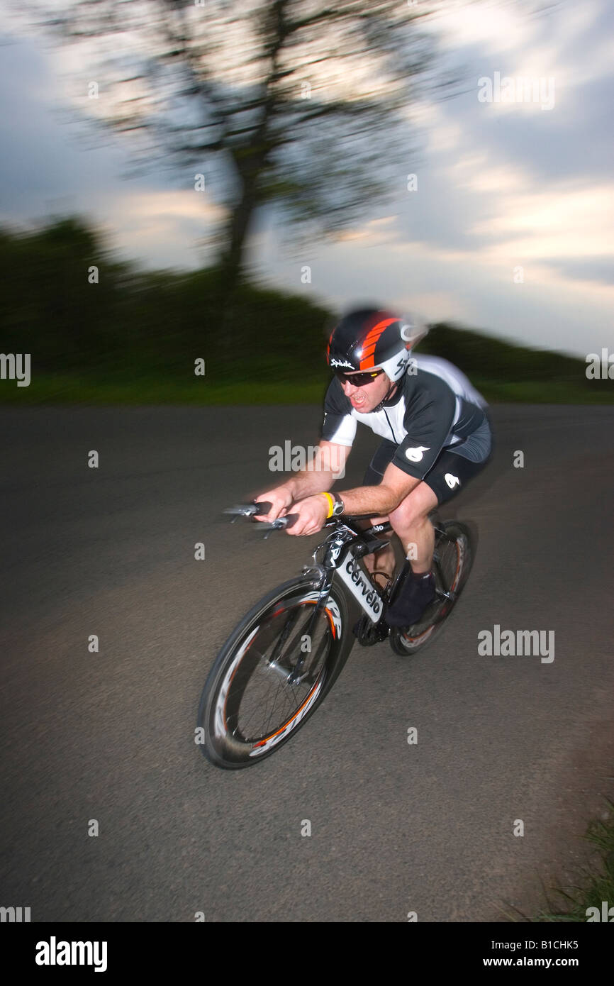 Au cours d'un cycliste en Cumbria timetrial Banque D'Images