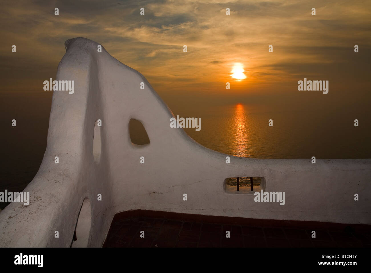 Coucher du soleil vu de la terrasse de Casapueblo Punta del Este en Uruguay Banque D'Images