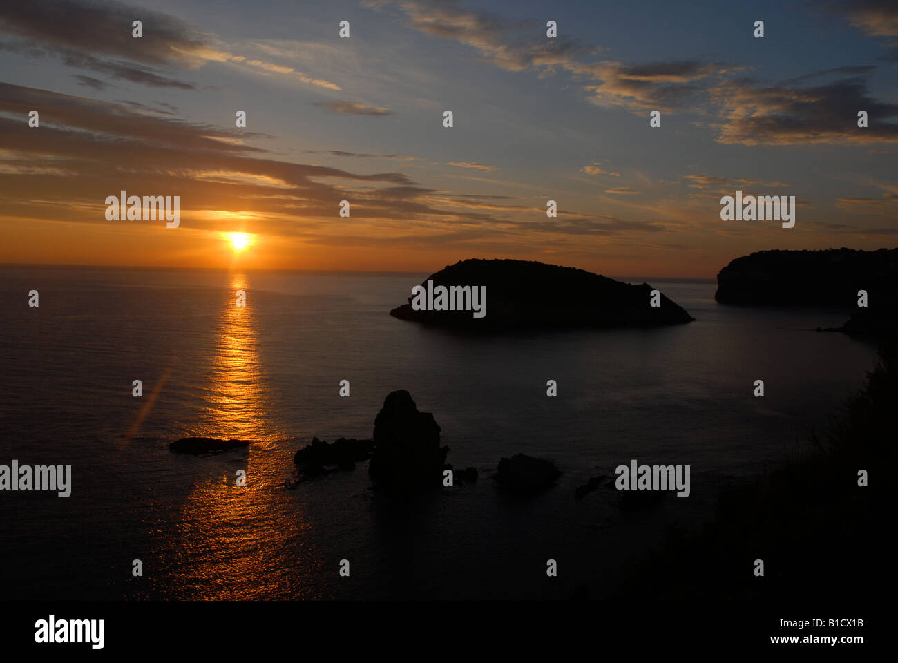Voir à l'aube du Cabo de San Martin de l'île de Portichol et Cabo de la Nao, Javea, Alicante Province, Comunidad Valenciana, Espagne Banque D'Images