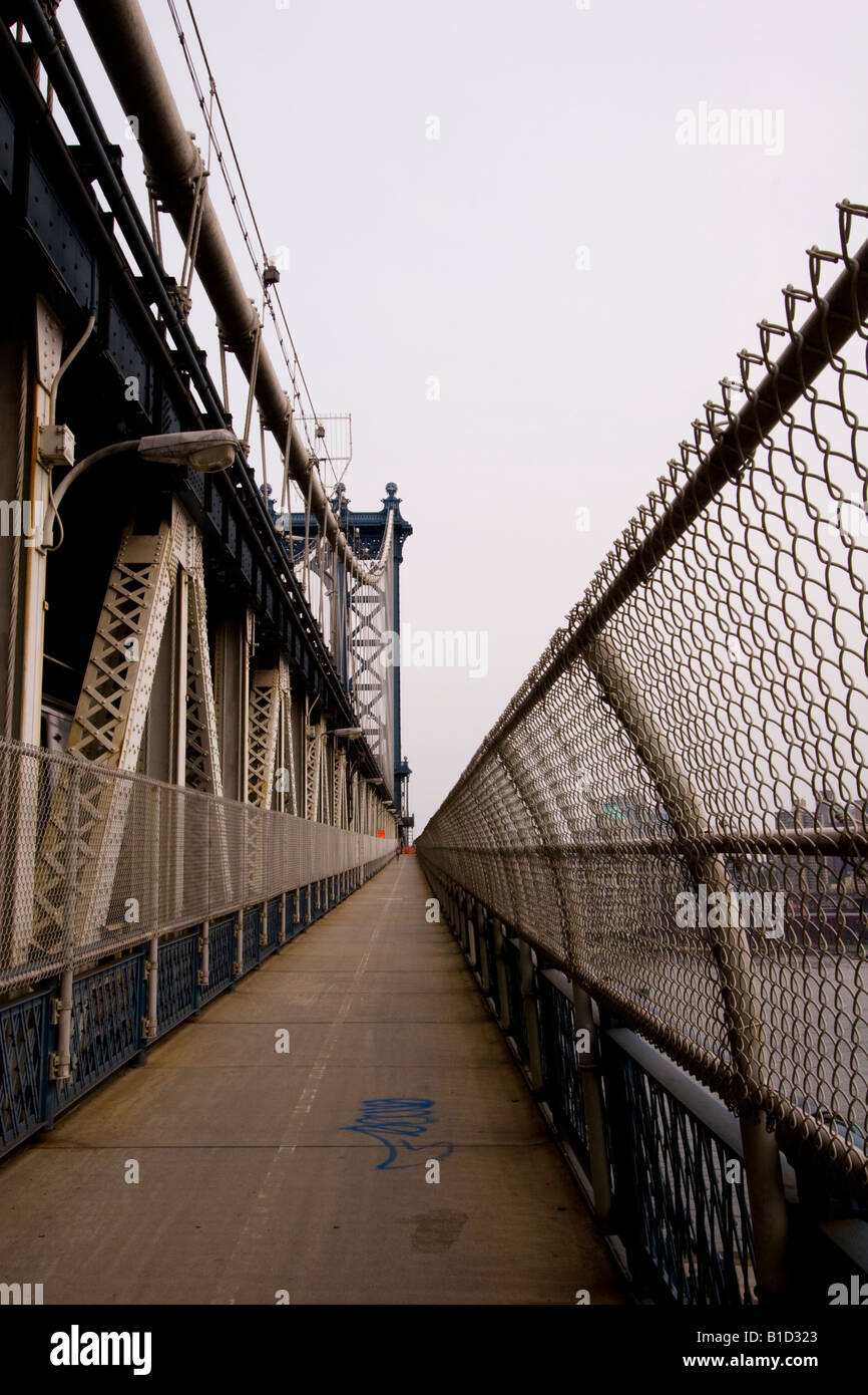 Allée des pont de Manhattan, à la recherche vers Brooklyn Banque D'Images