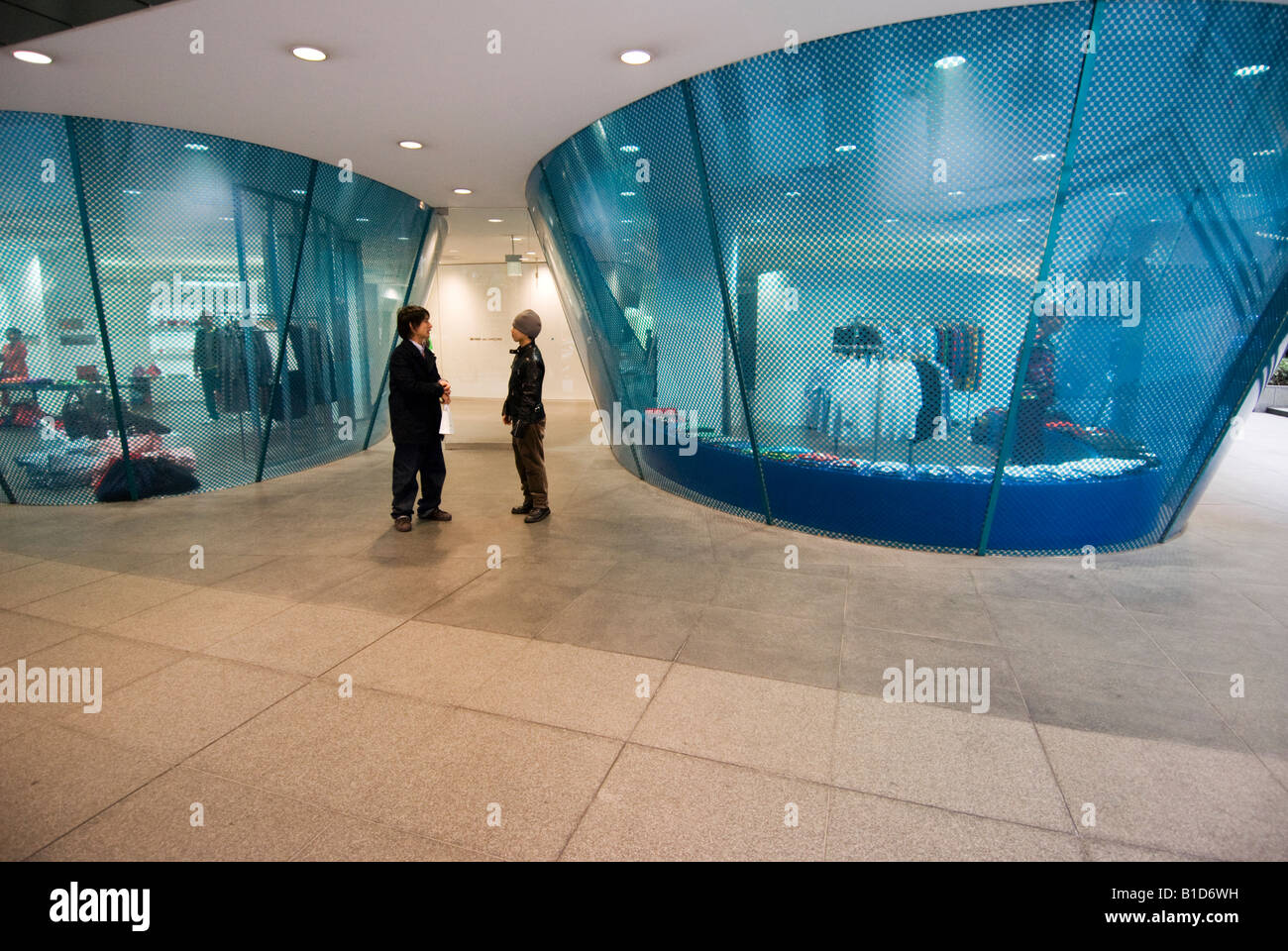 Comme des Garcons boutique dans Omotesando Tokyo Japon Photo Stock Alamy