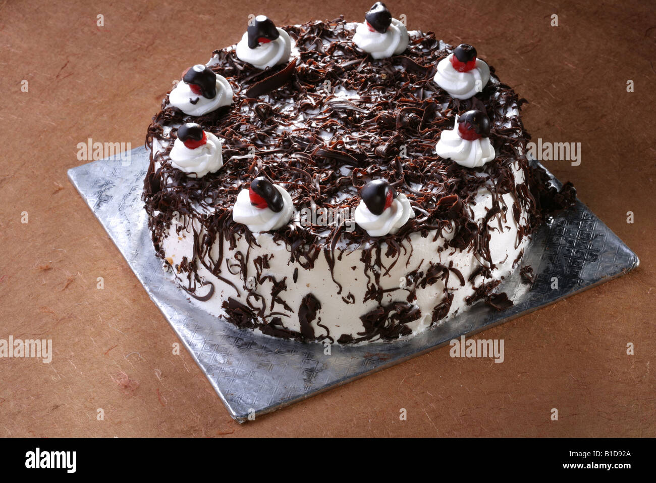 Gâteau sur surface marron Banque D'Images