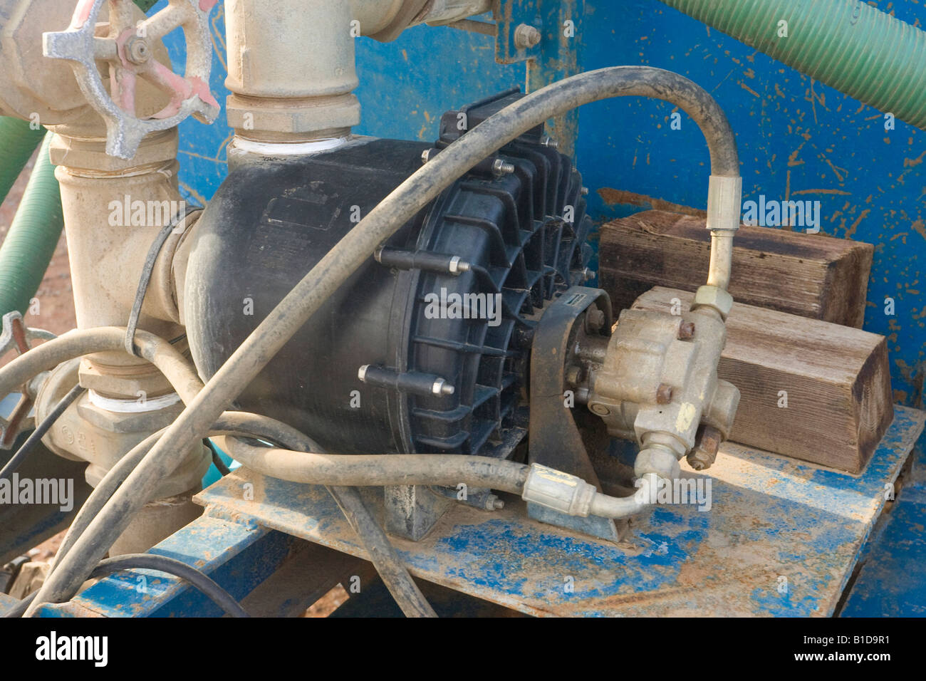 Pompe à entraînement hydraulique sur un camion-citerne à lisier Banque D'Images