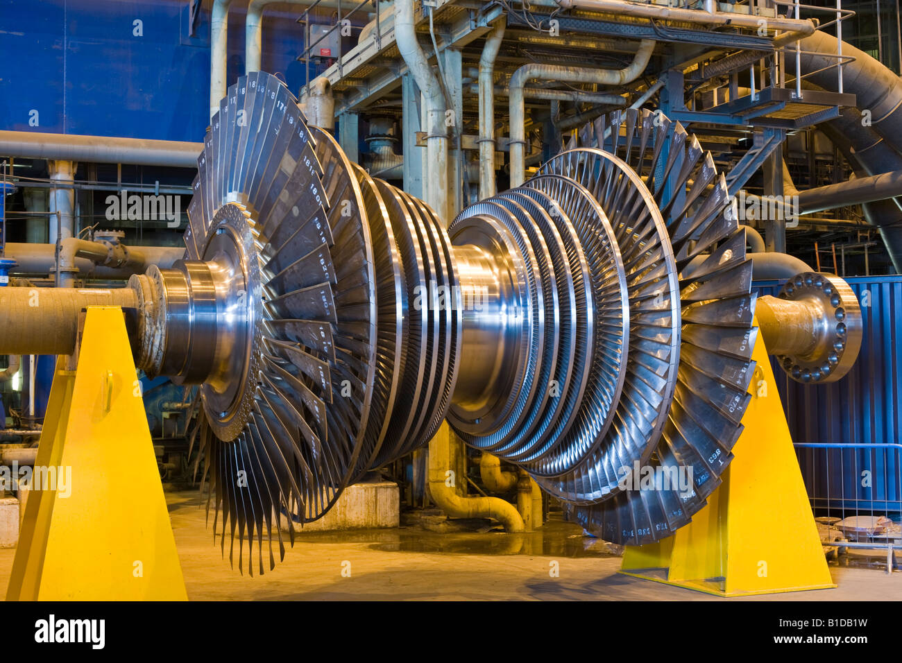 Une turbine à vapeur Siemens prêt à être monté à un UK Power Station Banque D'Images