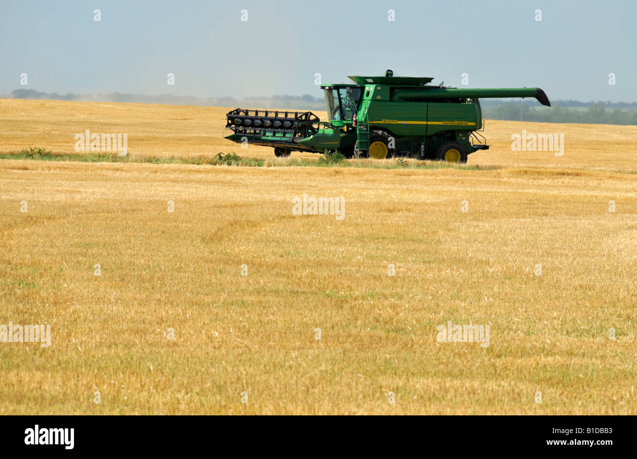 Une moissonneuse-batteuse amène son chargement de grain pour le dumping dans le centre de New York, USA, Amérique du Nord. Banque D'Images