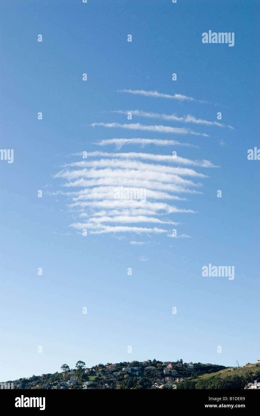 Cirrocumulus nuages (ackerel "sky') sur la ville de Christchurch en Nouvelle-Zélande Banque D'Images
